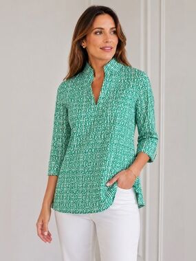 Katherine Way Green and white Greek Key Geometric Print 3/4 sleeve